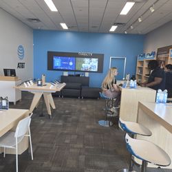 AT&T Store - Upgrade day