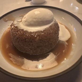 Ramsay's Kitchen at The Silver Legacy - Sticky toffee pudding - American Near Me - Reno, Nevada