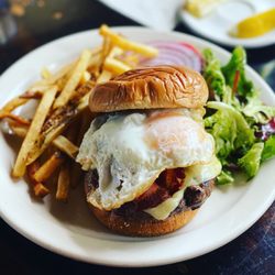 Le Jardin Du Roi - Hamburger Du Roi (dry - needs sauce)