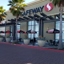 Outdoor seating where you can enjoy your deli sandwich and salad. Outdoor seating where you can enjoy your deli sandwich and salad.