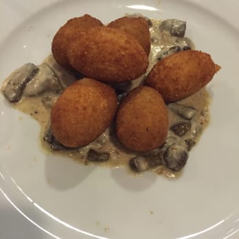 El Grano de Oro - Croquetas con salsa de boletus - Arroceria / Paella Near Me - Albatera, A