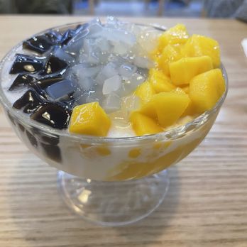 Mango Mango Dessert - A6 Snow White Mango Juice w grass jelly - Desserts Near Me - Livingston, New Jersey