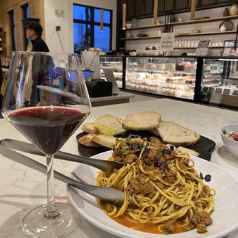 Michael Angelo's Winery - Spaghetti Bolognese, bread, 2024 Zinfandel. - Wineries Near Me - Richfield, Ohio