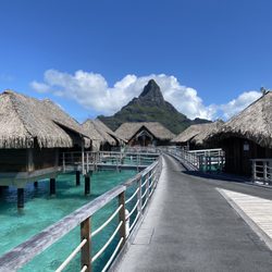 Holt Travel & Tours - Our Villa! So Amazing!