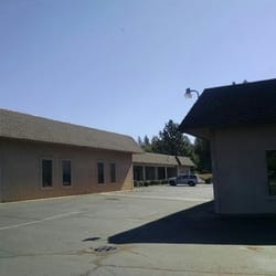 Moak's Dog Grooming - Turn in Between Travel Connection & Tax Solutions .Shop is last one on Right look for banner.