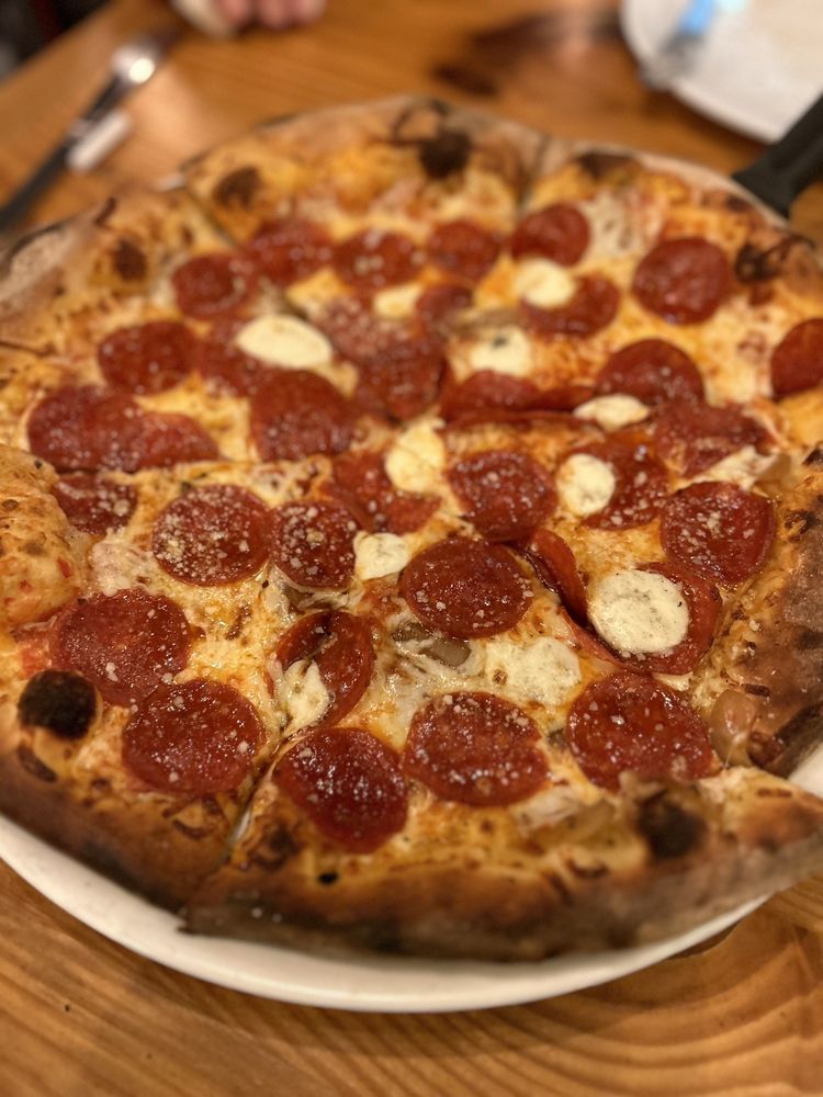 Food from Backyard Pizza and Raw Bar