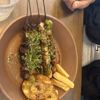 Veracruz Restaurant - Steak and chicken skewers with Yuka fries and tostones - Caribbean Near Me - Baton Rouge, Louisiana Veracruz Restaurant - Steak and chicken skewers with Yuka fries and tostones - Caribbean Near Me - Baton Rouge, Louisiana