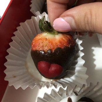 Edible Arrangements - Bruised strawberry - Gift Shops Near Me - Stockton, California