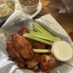 Winking Lizard - 911 traditional wings