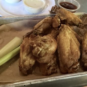 MoJo's Local Tap & Kitchen - Naked wings - Beer Bar Near Me - Sacramento, California