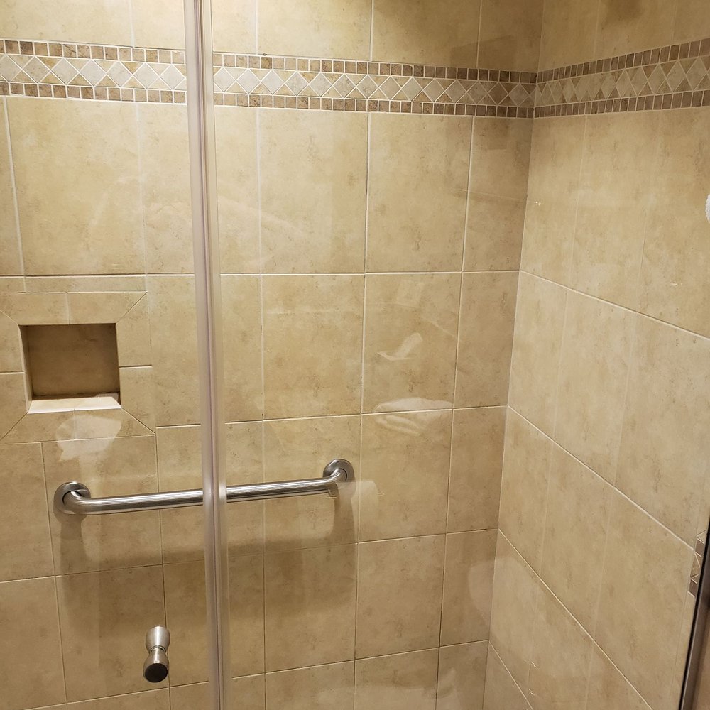 West Wind Inn - Shower - Hotels Near Me - Sanibel, Florida West Wind Inn - Shower - Hotels Near Me - Sanibel, Florida