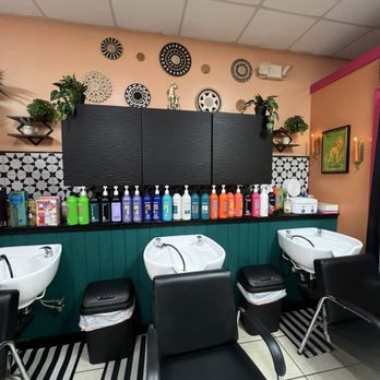 The Wave Hair Design Studio - Salon shampoo area - Hair Salons Near Me - Maitland, Florida The Wave Hair Design Studio - Salon shampoo area - Hair Salons Near Me - Maitland, Florida