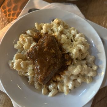 Crave Kitchen & Cocktails - Mac & cheese with short rib - New American Near Me - Mount Pleasant, South Carolina