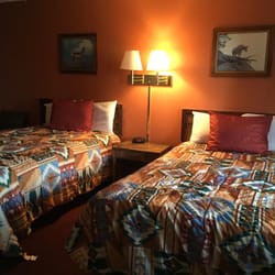 Branding Iron Motel - Double bedroom.