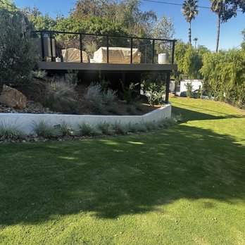 Paramount Landscape & Irrigation - New lawn, privacy hedge, and planters installed - Landscaping Near Me - Riverside, California Paramount Landscape & Irrigation - New lawn, privacy hedge, and planters installed - Landscaping Near Me - Riverside, California