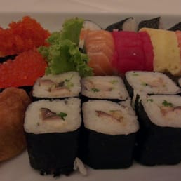 Maki, nigiri. Maki, nigiri.