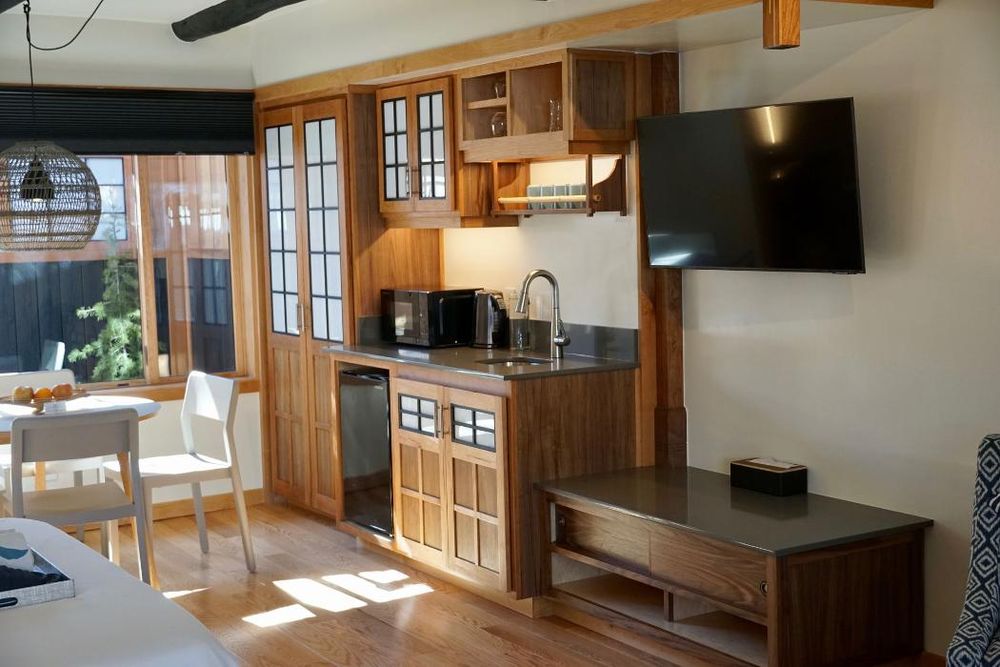 Slide of JDW Fine Carpentry