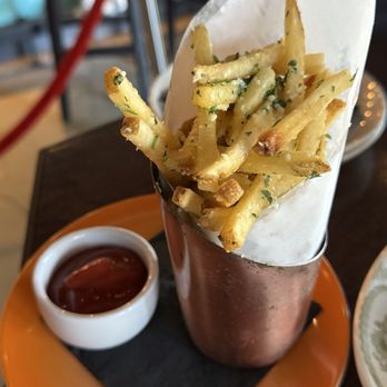 Flight Club Chicago - Truffle Fries - Cocktail Bars Near Me - Chicago, Illinois