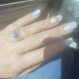 Simple Aurora Unicorn chrome with butterfly sticker.