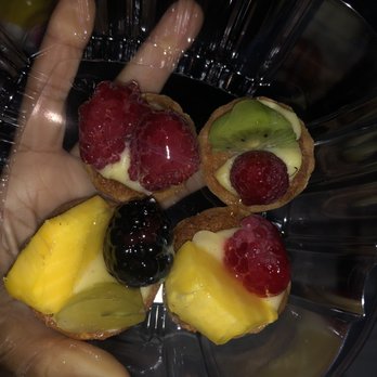 Noisette - Mini fruit tarts - Desserts Near Me - Astoria, New York Noisette - Mini fruit tarts - Desserts Near Me - Astoria, New York