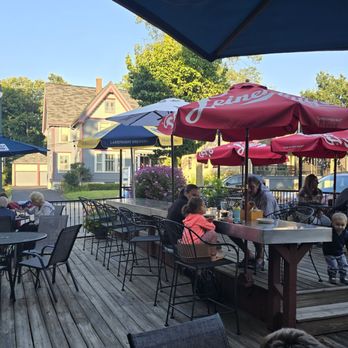 C Wieslers Saloon - Patio - New American Near Me - Cedarburg, Wisconsin