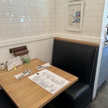 Jongewaard's Bake n Broil - 2 person table - American Near Me - Long Beach, California