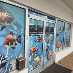 Ro Aquatics and Exotics - Nice graphics on the front windows.