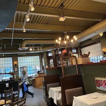 20 Brix - a restaurant with tables and chairs - New American Near Me - Milford, Ohio