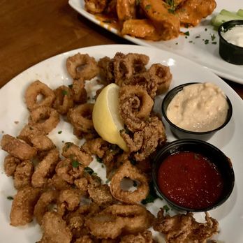 Hard Hat Tavern - Durham - Fried Calamari & Buffalo Wings - Pubs Near Me - Durham, Connecticut
