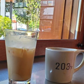 203º Fahrenheit Coffee - Vanilla Latte and drip coffee "for here" cups - Coffee & Tea Near Me - Kirkland, Washington