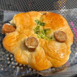 Pink Box Bakery Cafe - Chicken Sausage with Green Onion Bun