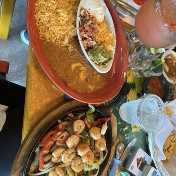 2 Margaritas - Shrimp fajitas with beans, rice and toppings. - Mexican Near Me - Union, Washington