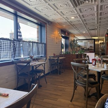 Farmhouse Blakeslee - ambiance from table - New American Near Me - Blakeslee, Pennsylvania