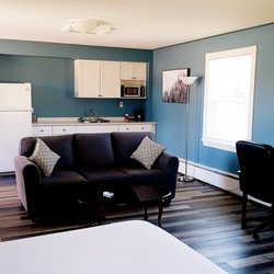 Middleton Motel and Suites - Deluxe KIng - 11