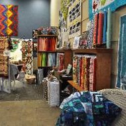 Mouse Creek Quilts - New fabric lines, reproductions, quilt kits, applique clubs = fun!