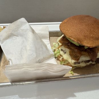 Burger Lounge - Cheeseburger meal - Burgers Near Me - Campbell, California
