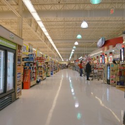 Lots of selection at this Giant Store with 2 self checkouts Lots of selection at this Giant Store with 2 self checkouts