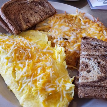 Hi-Way Diner - Omelet, hash browns with cheese and magic toast. - Diners Near Me - Lincoln, Nebraska