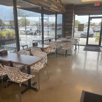 everbowl - Seating area - Acai Bowls Near Me - Chesapeake, Virginia