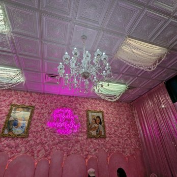 Goodies and Grace - Ceiling detail and chandelier - Bakeries Near Me - Cartersville, Georgia Goodies and Grace - Ceiling detail and chandelier - Bakeries Near Me - Cartersville, Georgia