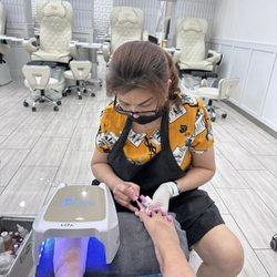 Gloss Nail Lounge - Gel pedi