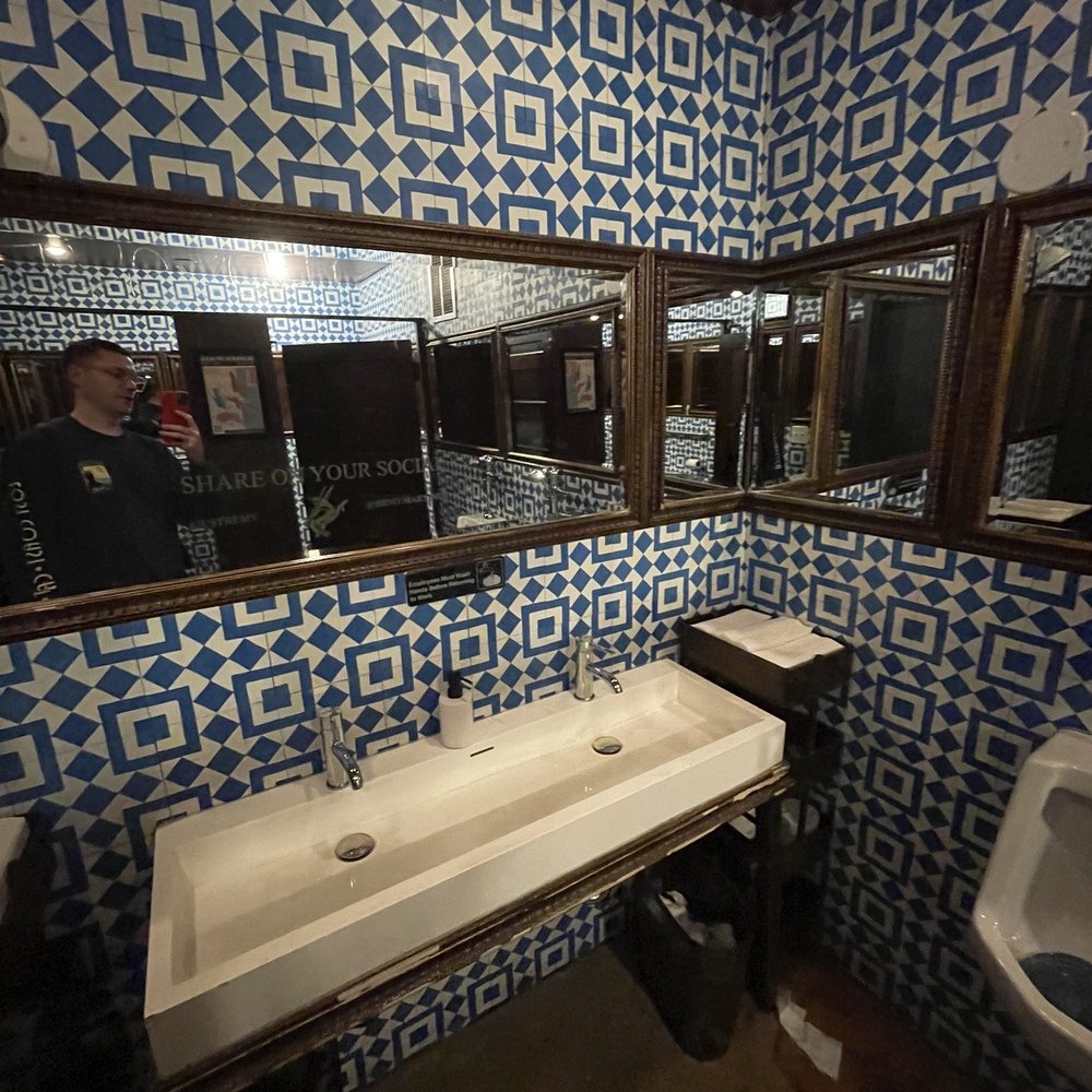 Fulton Market Kitchen - Clean restrooms - New American Near Me - Chicago, Illinois Fulton Market Kitchen - Clean restrooms - New American Near Me - Chicago, Illinois