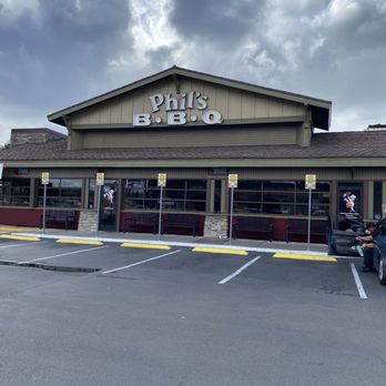 Phil's BBQ - Phil's  from the parking lot at 3 pm! - Barbeque Near Me - San Diego, California