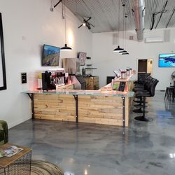 Evolve Nutrition - Great bar to drink a shake and tea! Love this place so much!