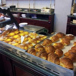Tazza d'Oro - Vasta scelta di paste calde anche a metà mattinata!!