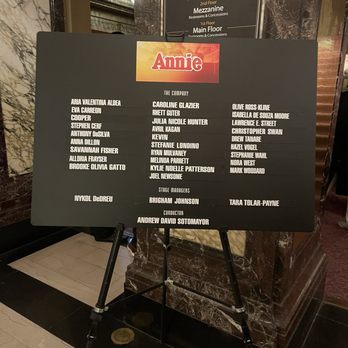 Chicago Theatre - Annie Tour - Performing Arts Near Me - Chicago, Illinois Chicago Theatre - Annie Tour - Performing Arts Near Me - Chicago, Illinois