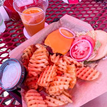 Maynards - Cheeseburger - Bars Near Me - Excelsior, Minnesota