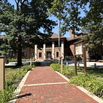 Turkey Run Inn - Front entrance - Hotels Near Me - Marshall, Indiana Turkey Run Inn - Front entrance - Hotels Near Me - Marshall, Indiana