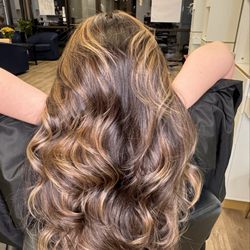 Oasis Beauty Salon - Dimensional balayage
