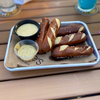 Duke's on 7 - Pretzel sticks - Cocktail Bars Near Me - Minnetonka, Minnesota Duke's on 7 - Pretzel sticks - Cocktail Bars Near Me - Minnetonka, Minnesota